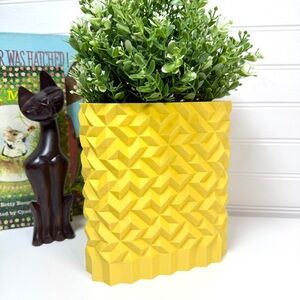 Cobble Planter 02, Indoor Flower Pot, Tabletop Planter, Triangular Design